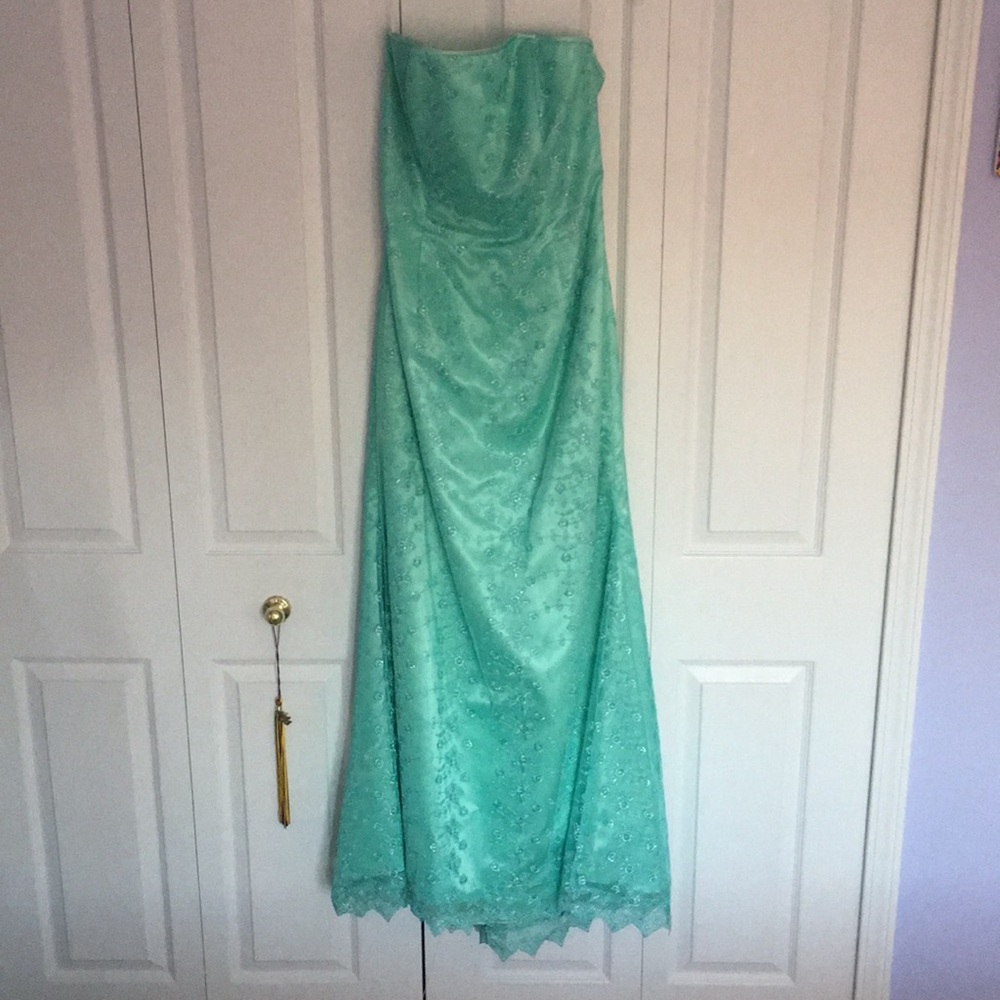 Beautiful Jessica McClintock Seafoam Green Gown